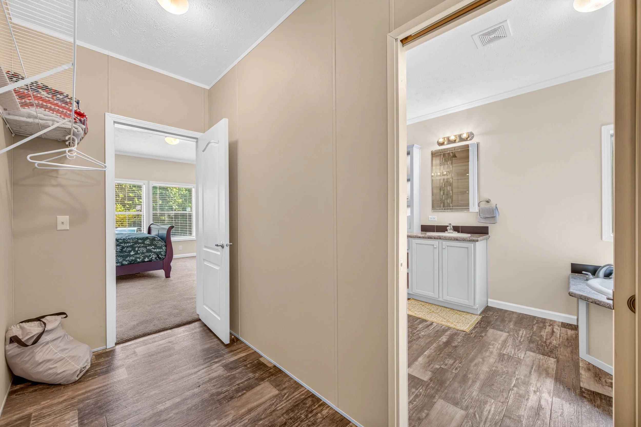 MasterBathroom_3.jpg
