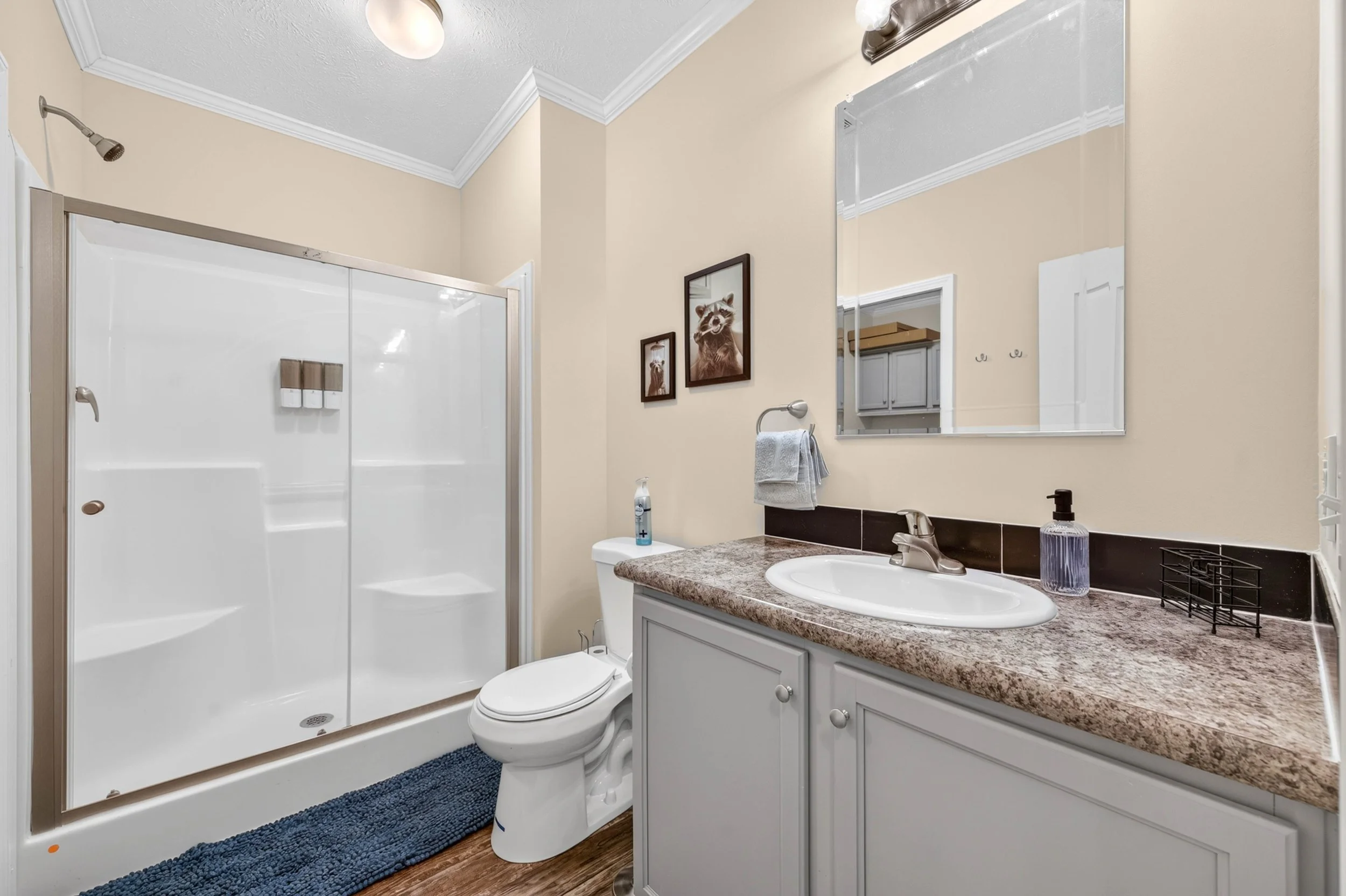 MainBathroom_1.jpg
