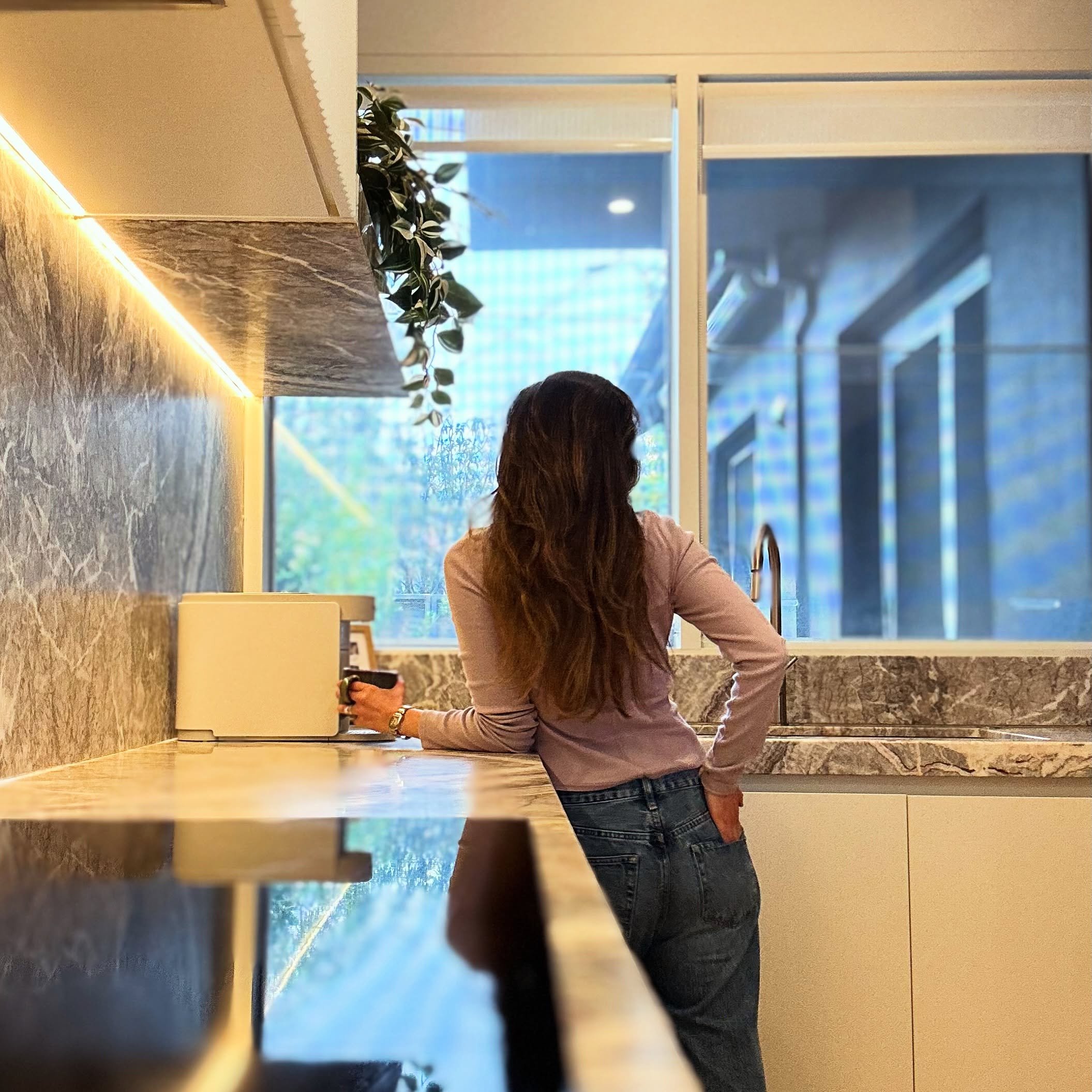 Watching the rain roll in from the warmth and heart of Horizon House. A quiet kind of luxury. 

#HorizonHouseElwood #ElwoodAccommodation #LuxuryStayMelbourne #MelbourneAccommodation #melbourneairbnb