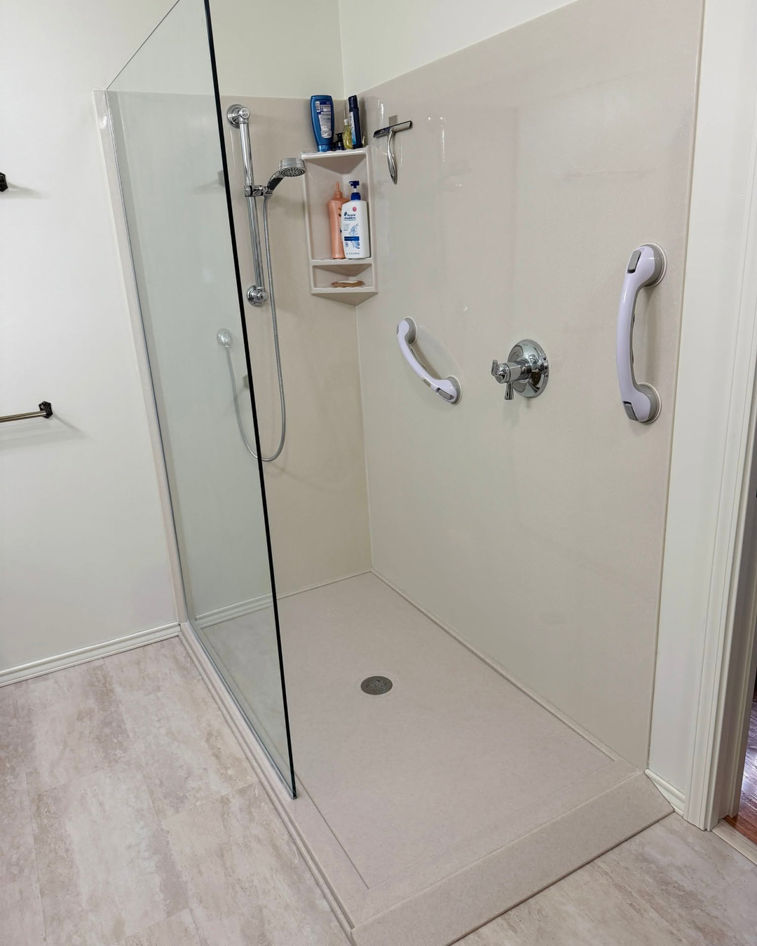 A premium solid-surface shower system built for durability, easy maintenance, and a clean, custom look. With a wide selection of colors and styles, Onyx offers the beauty of stone without the hassle of traditional tile and grout.
