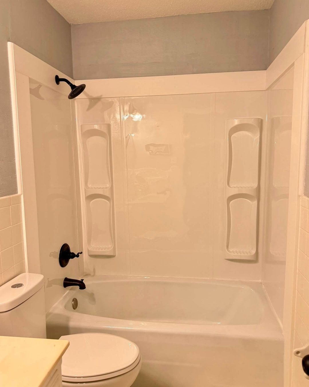 MAAX Iredell 60.5-in L x 30-in D x 59-in H White 5 -Piece Glue Up Bathtub Surround