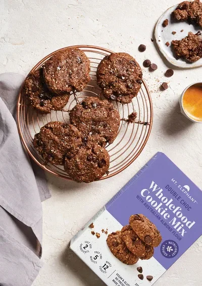 imageye___-_imgi_5_MtElepant_Lifestyle_ChocCookie_LowRes-_1_400x.webp
