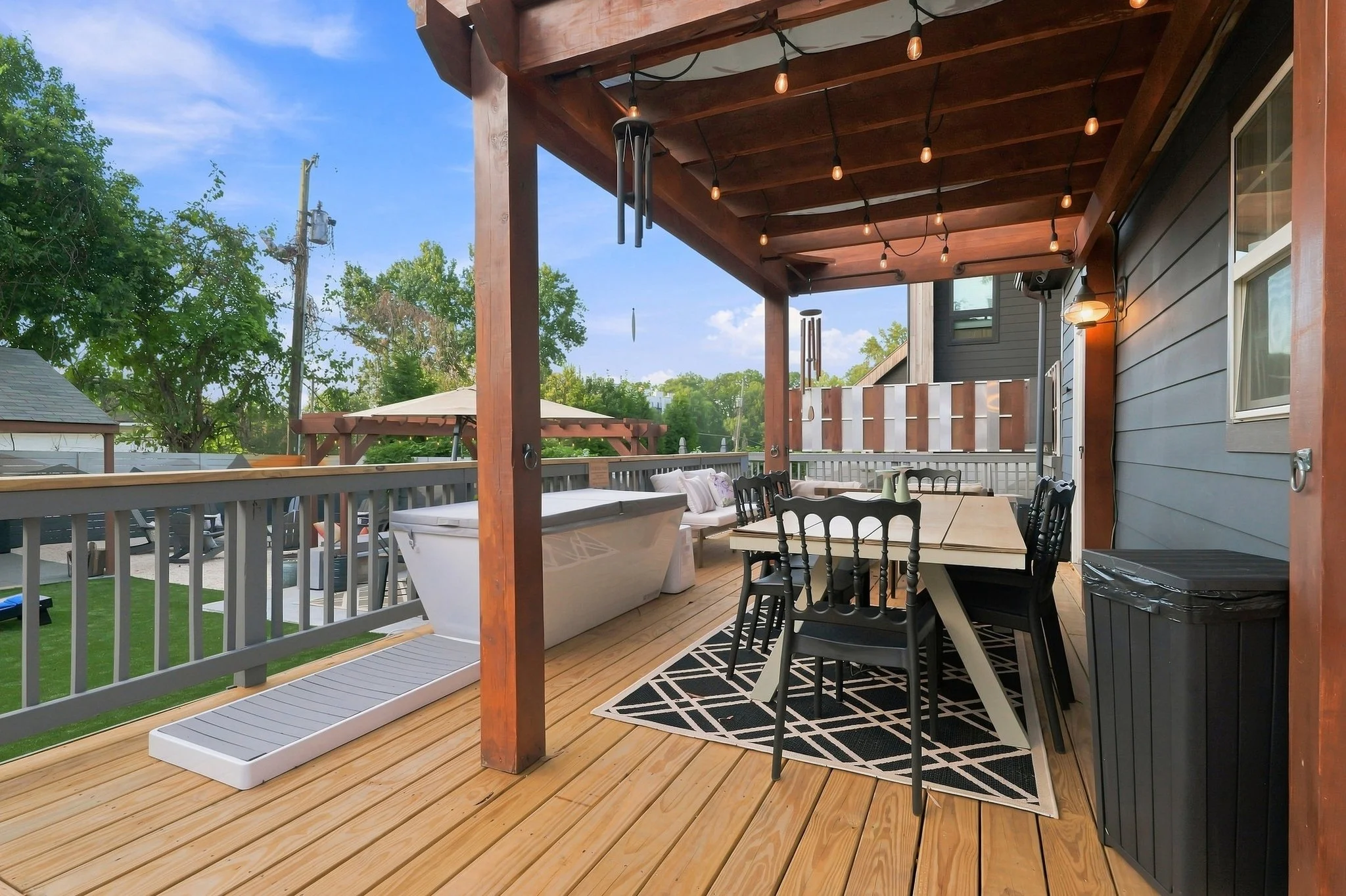 10_2327_Pinckney_Ave-Exterior-6773.jpg