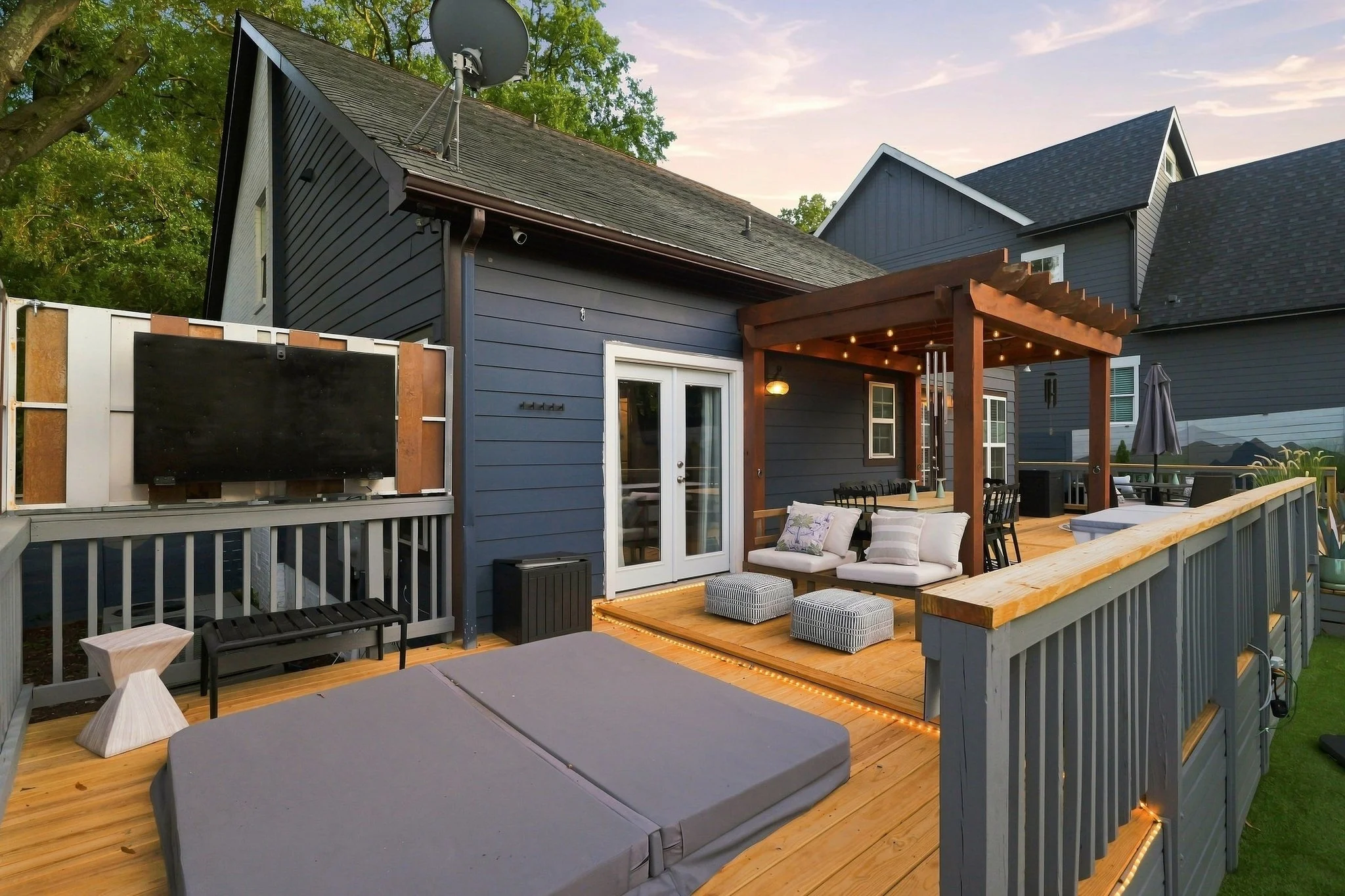 11_2327_Pinckney_Ave-Exterior-6776.jpg