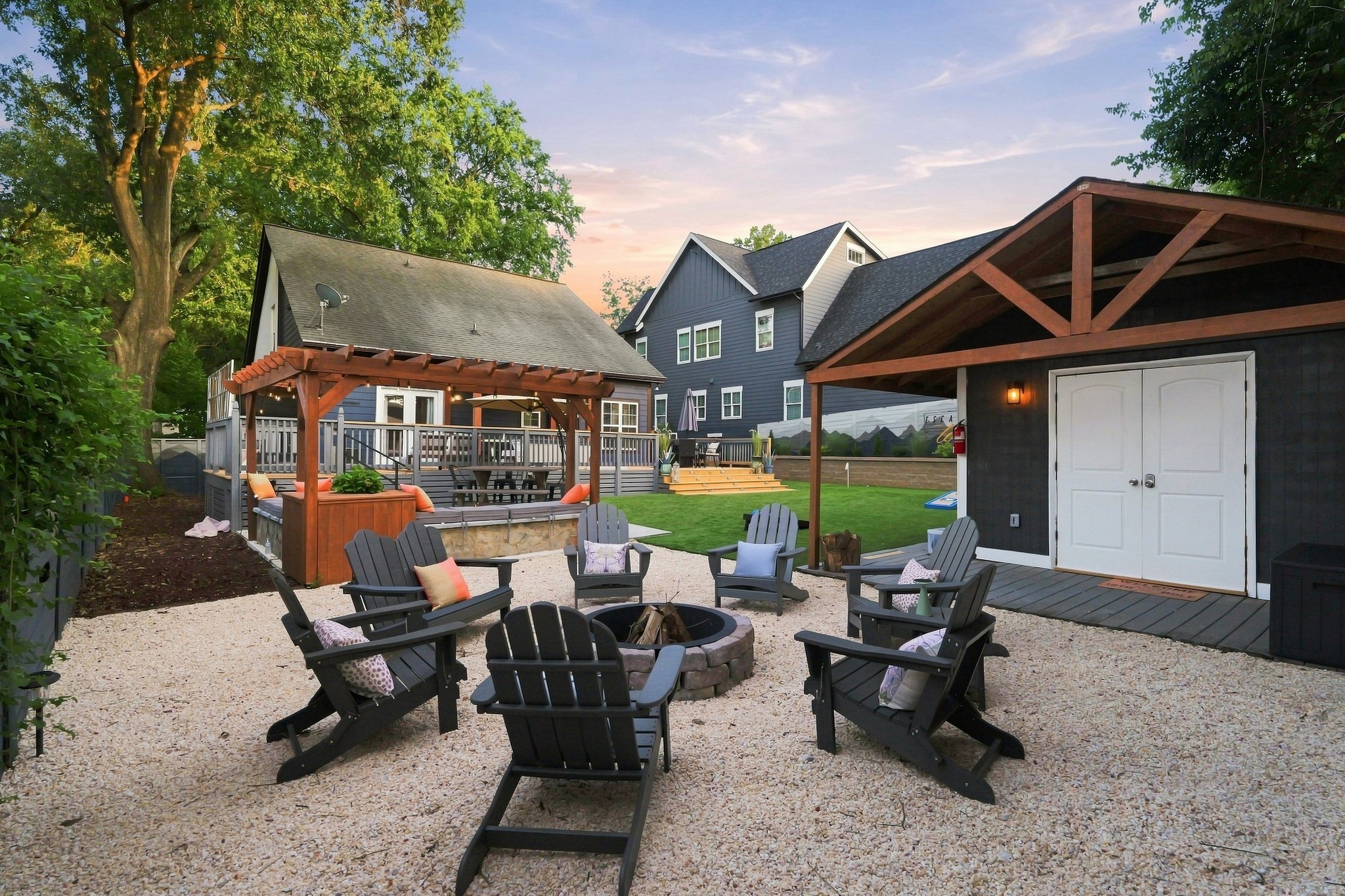 12_2327_Pinckney_Ave-Exterior-6778.jpg