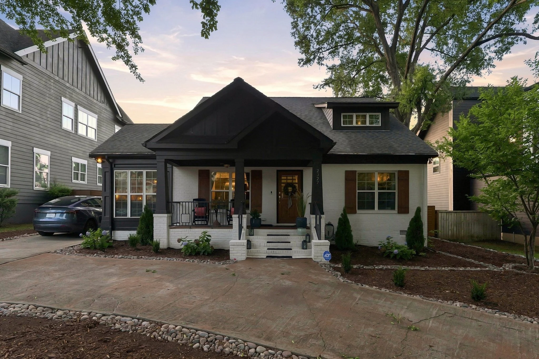 15_2327_Pinckney_Ave-Exterior-6807.jpg