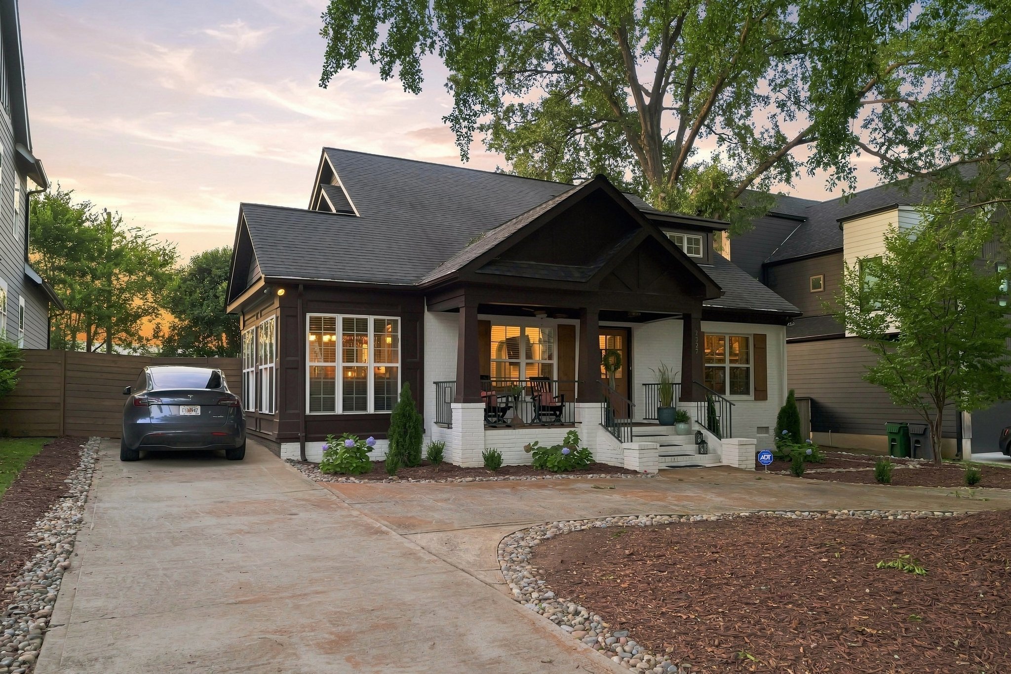 17_2327_Pinckney_Ave-Exterior-6836.jpg