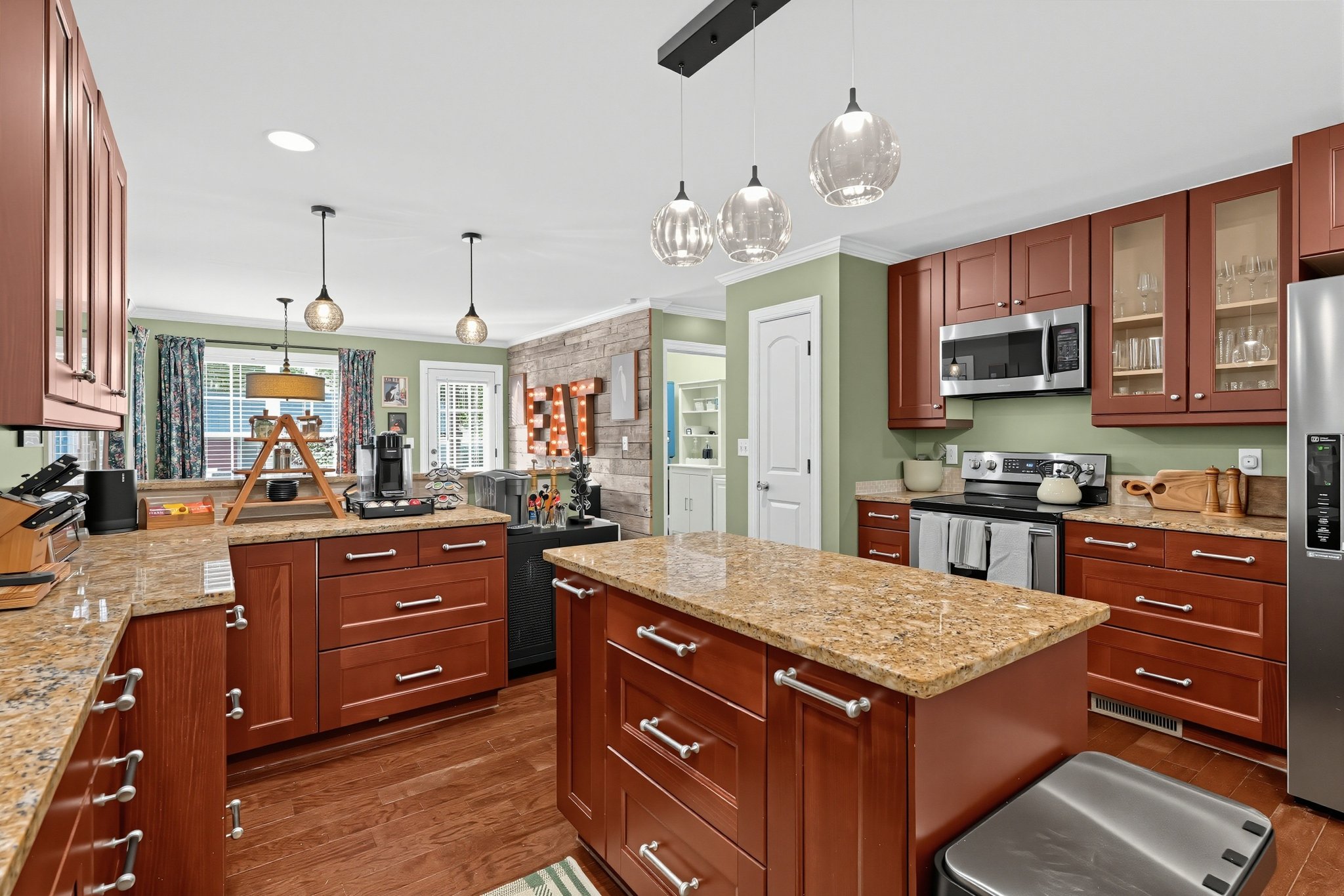 21_2327_Pinckney_Ave-Kitchen-6337.jpg