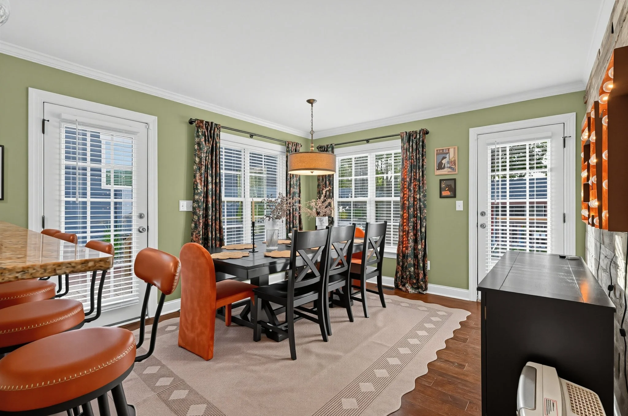 25_2327_Pinckney_Ave-Dining_room-6351.jpg