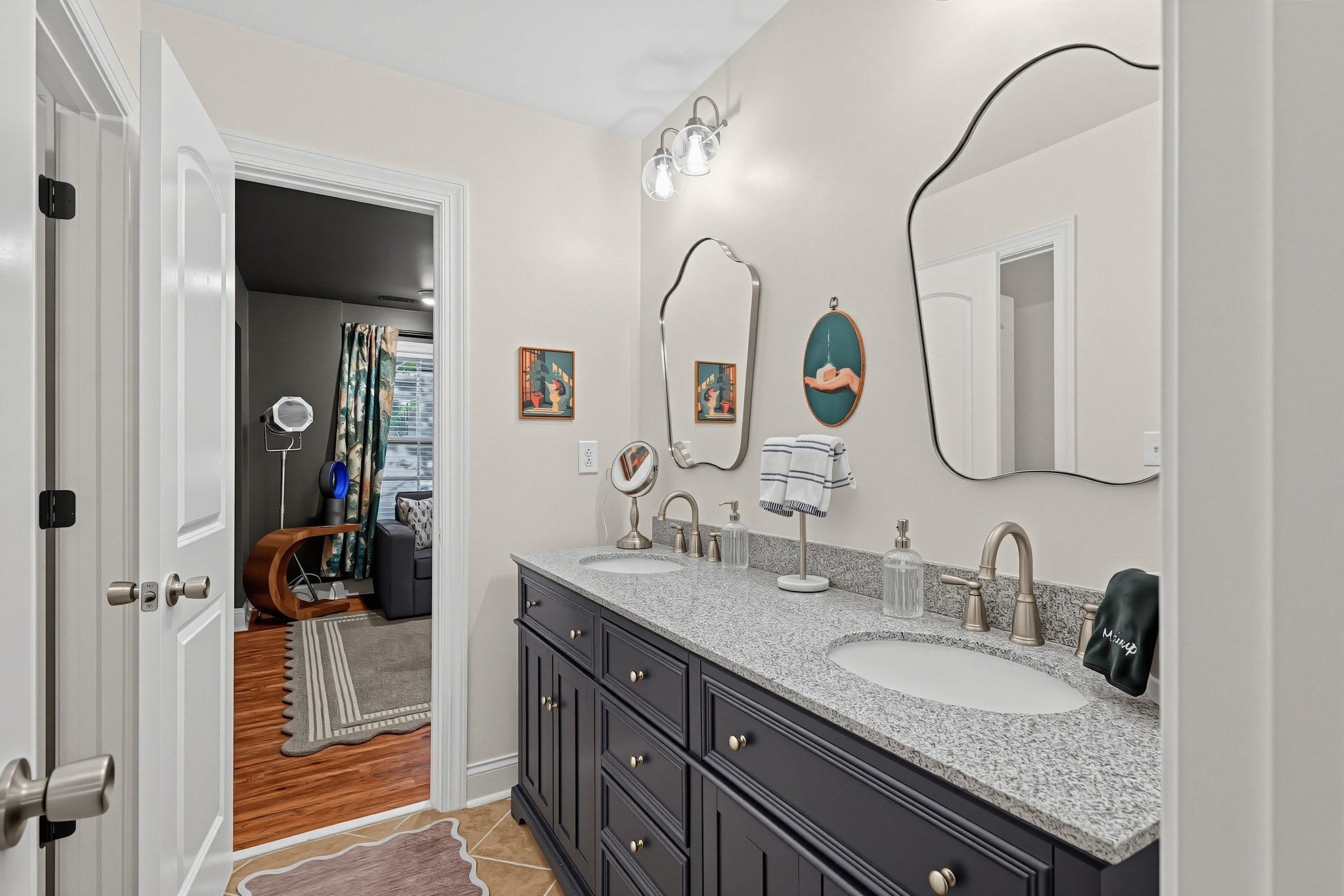 29_2327_Pinckney_Ave-Bathroom-6617.jpg