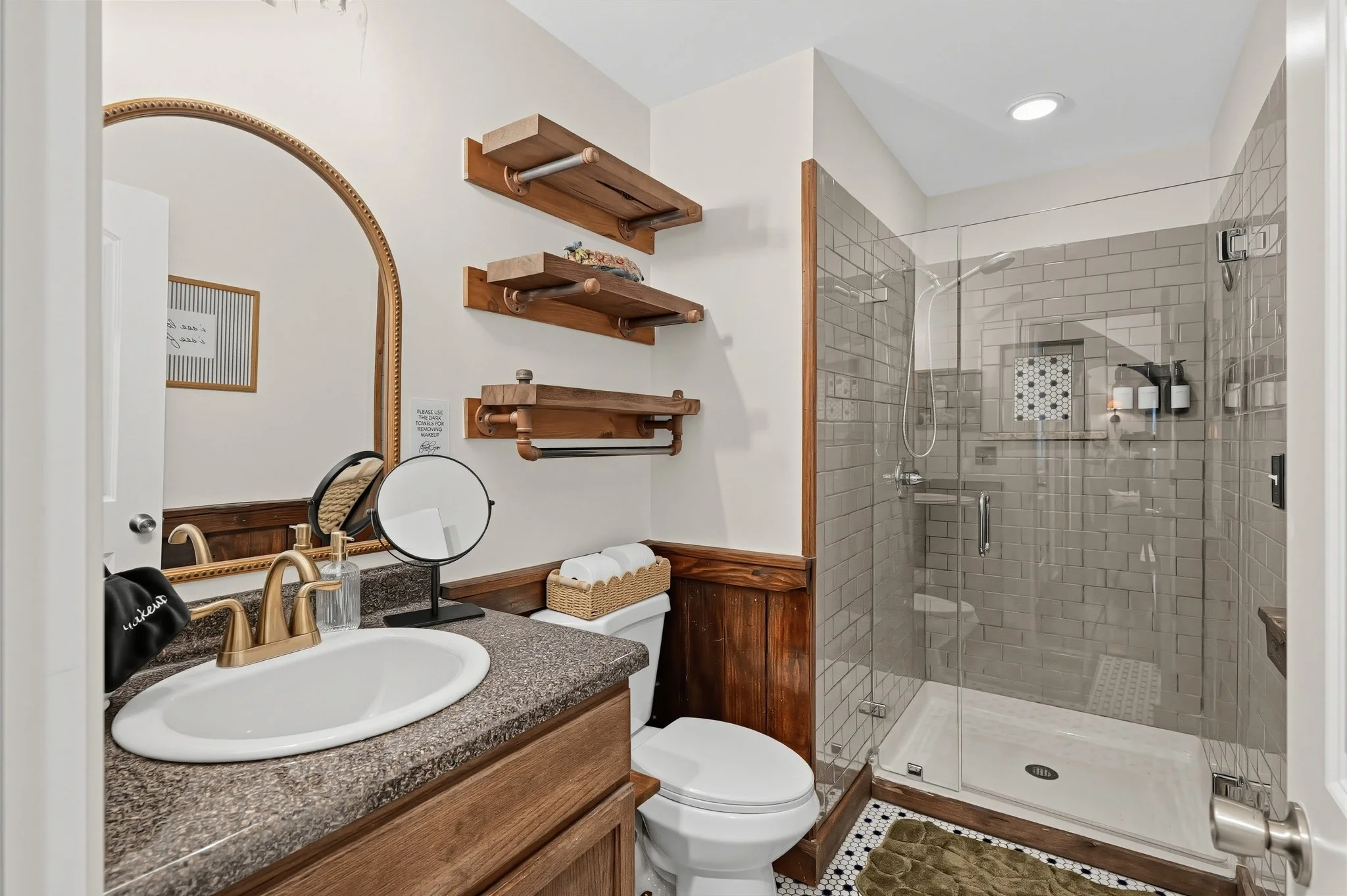 33_2327_Pinckney_Ave-Bathroom-6169.jpg