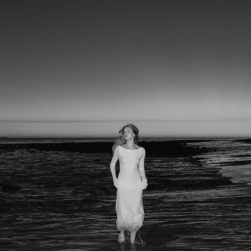 Zoe-Rae-Santa-Barbara-Photographer-Chloe-Dalzell-Portraits-10.webp