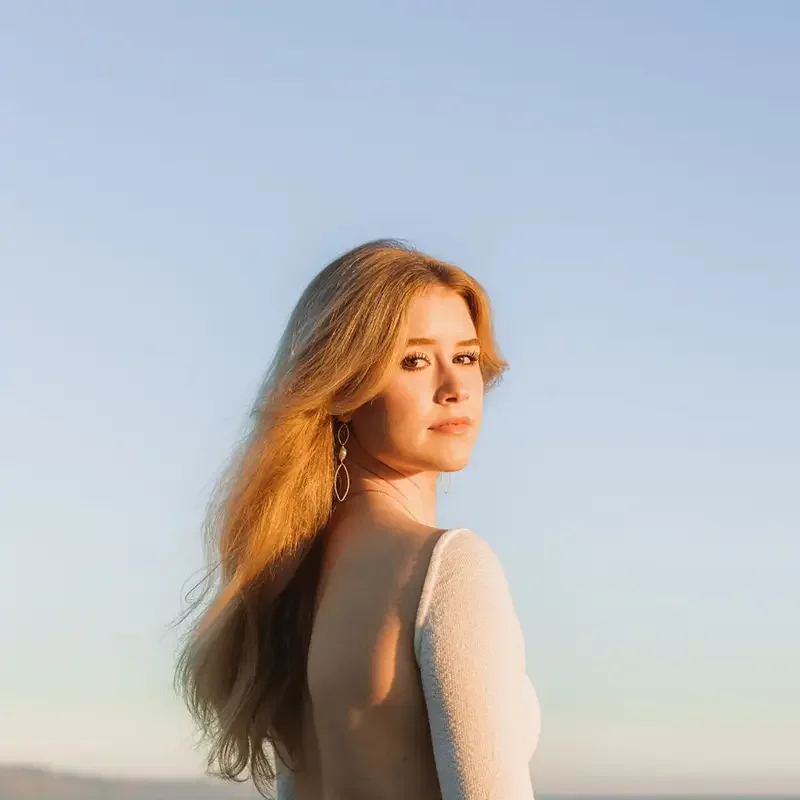 Zoe-Rae-Santa-Barbara-Photographer-Chloe-Dalzell-Portraits-3.webp
