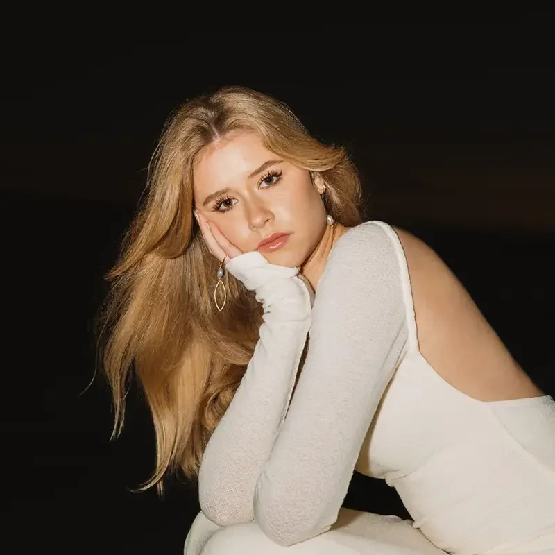 Zoe-Rae-Santa-Barbara-Photographer-Chloe-Dalzell-Portraits-12.webp