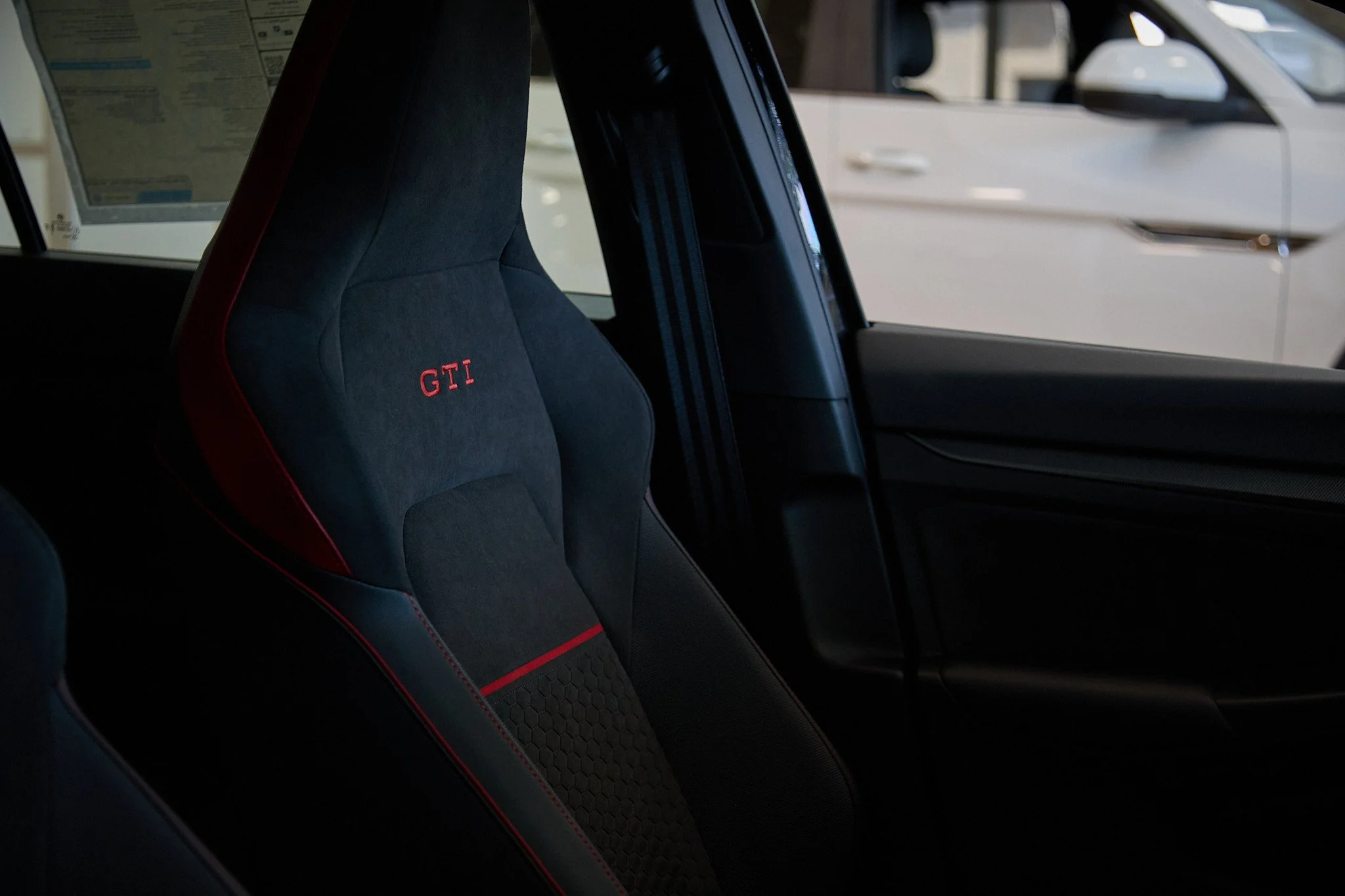 20260903_CarDealershipPhotoshoot_293_web.jpg