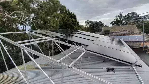 TCKSolar_Eltham_tiltconstruction3_lr-2.webp