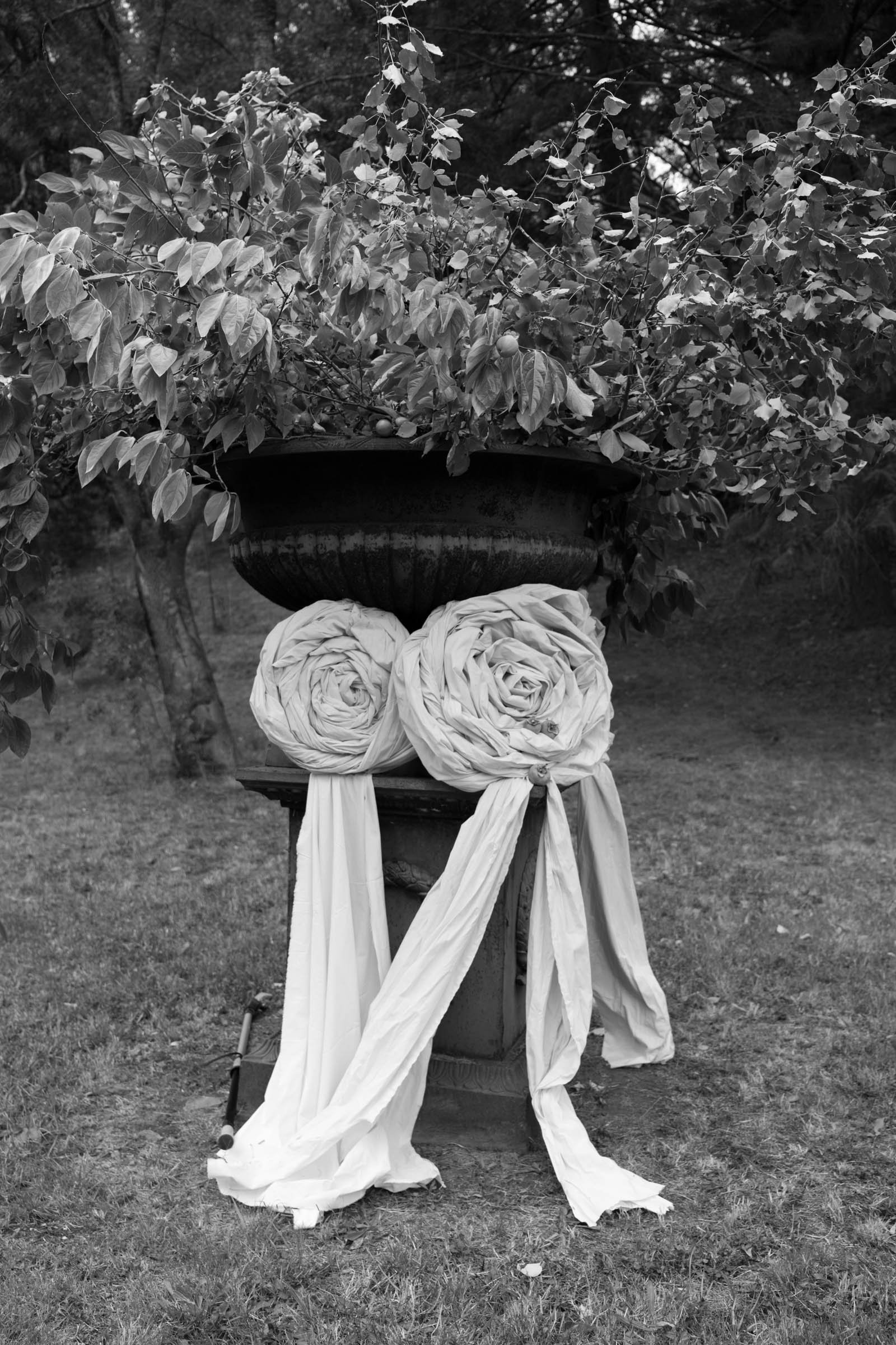 GIANT LINEN ROSETTE