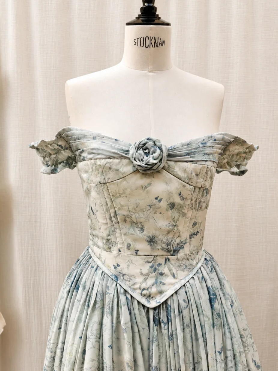 atelier-mcb-77-studio-fashion-display-close.png
