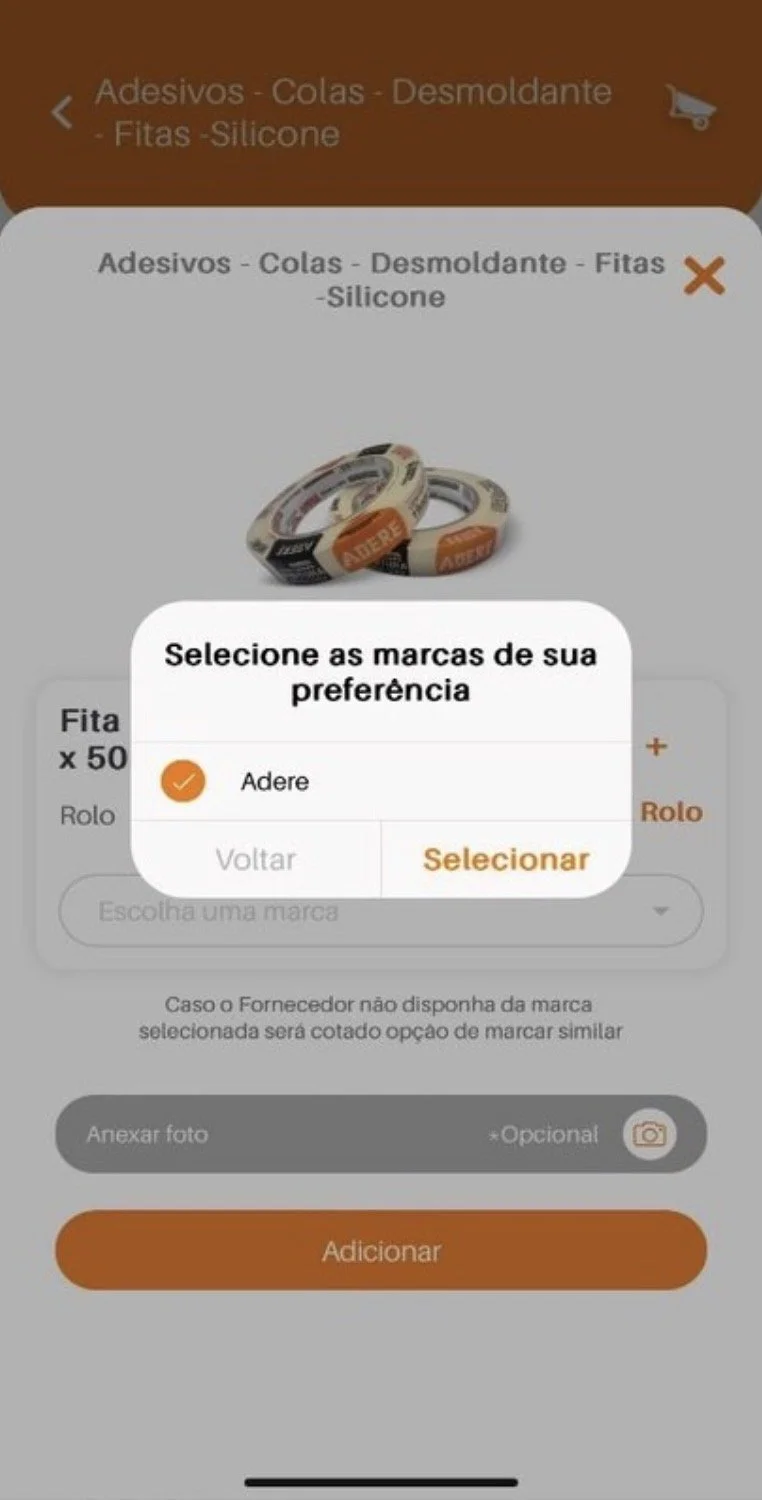 Tela de aplicativo exibindo opções de adesivos silicone com seleção de marca Adere, botões de adicionar e anexar foto.
