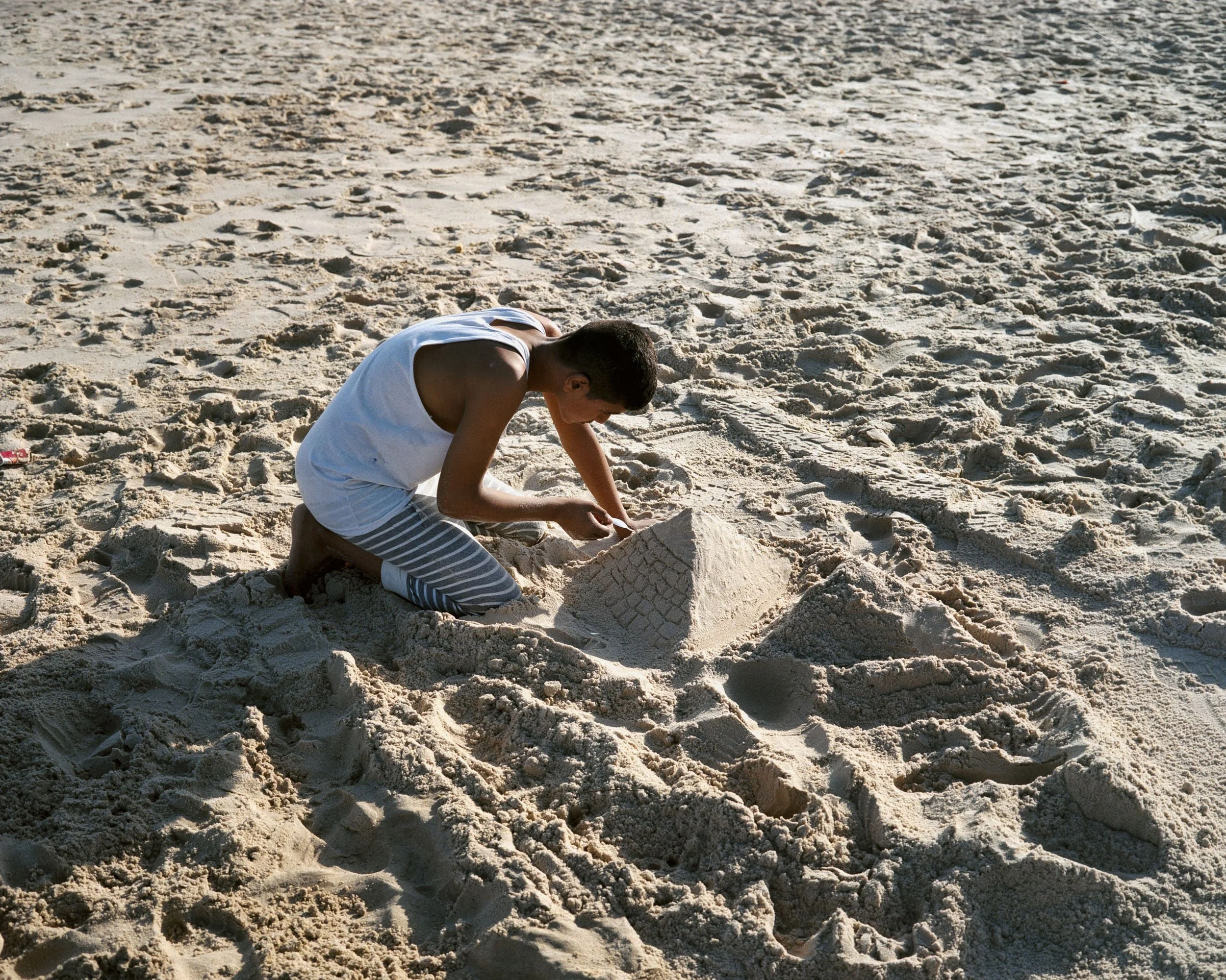 Sand pyramid, Gaza, October 8 2022. © Lucien Lung / Riva-Press