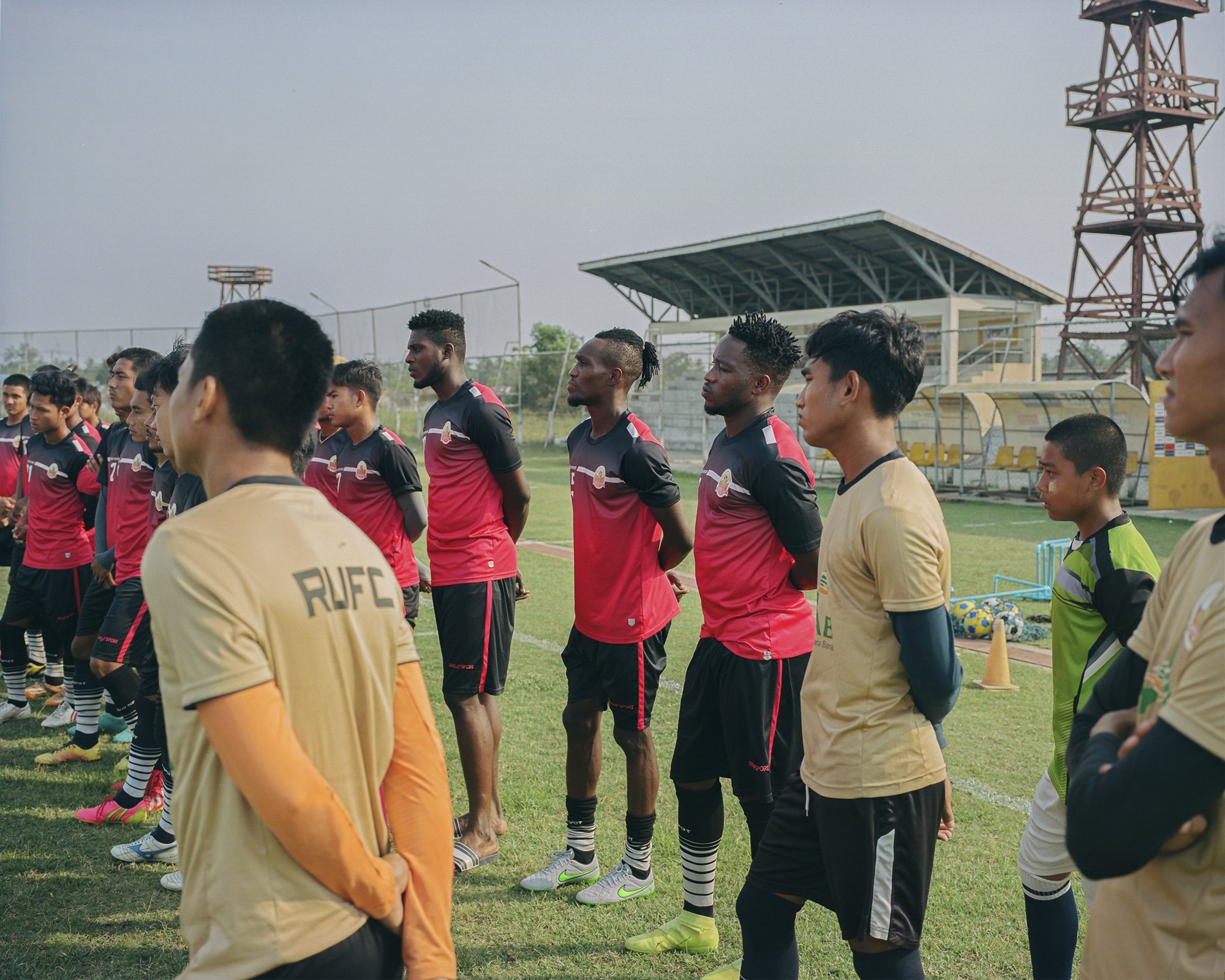 Séance d'entrainement dans le stade Watharli de Sittwe. Avril 2019