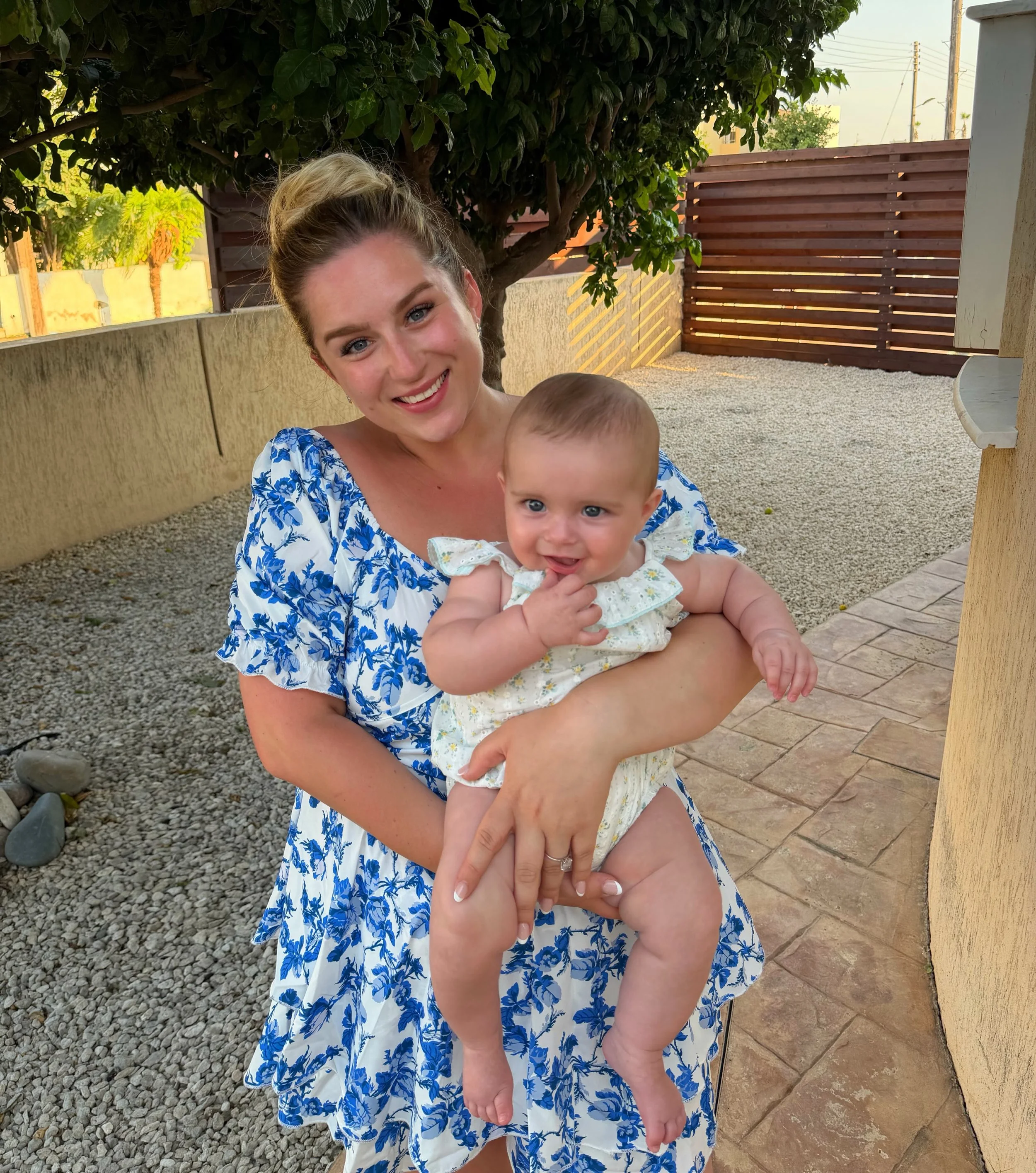 baby girl🥹🤍💫 

#babygirl #holiday #motheranddaughter #mummy #holidayfit