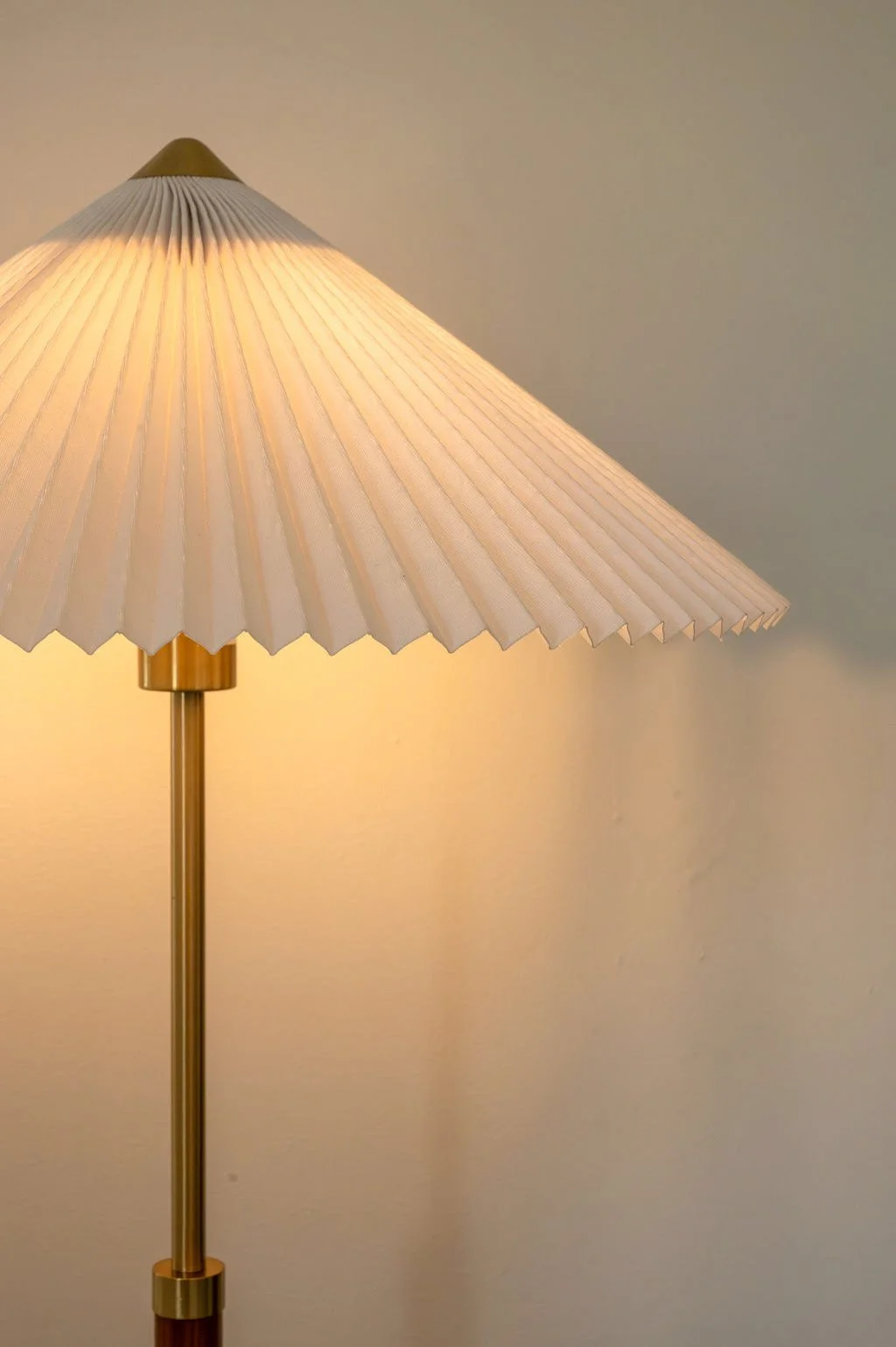 pleated-lamp-shade-brass-detail.jpg