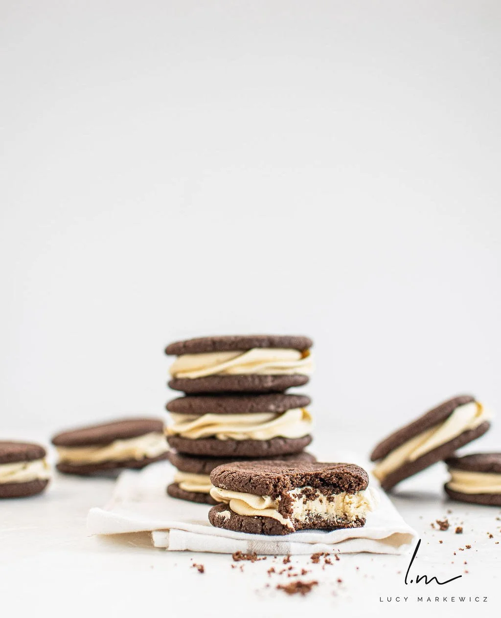 chocolate-sandwich-cookies-with-caramel-filling.jpg