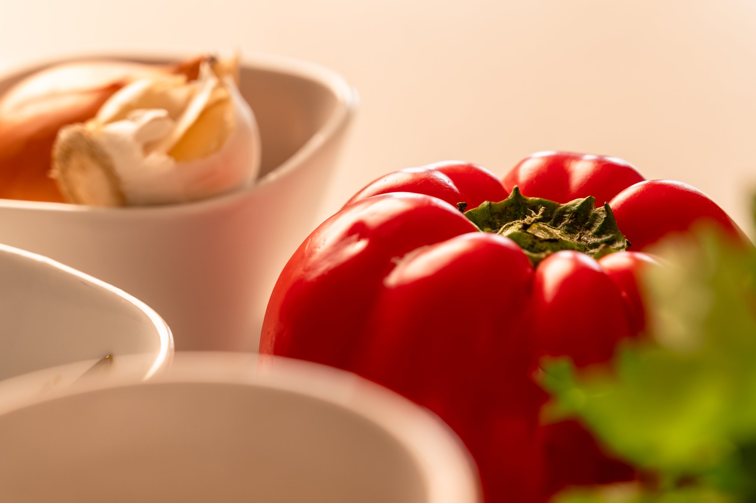red-bell-pepper-garlic-closeup.jpg