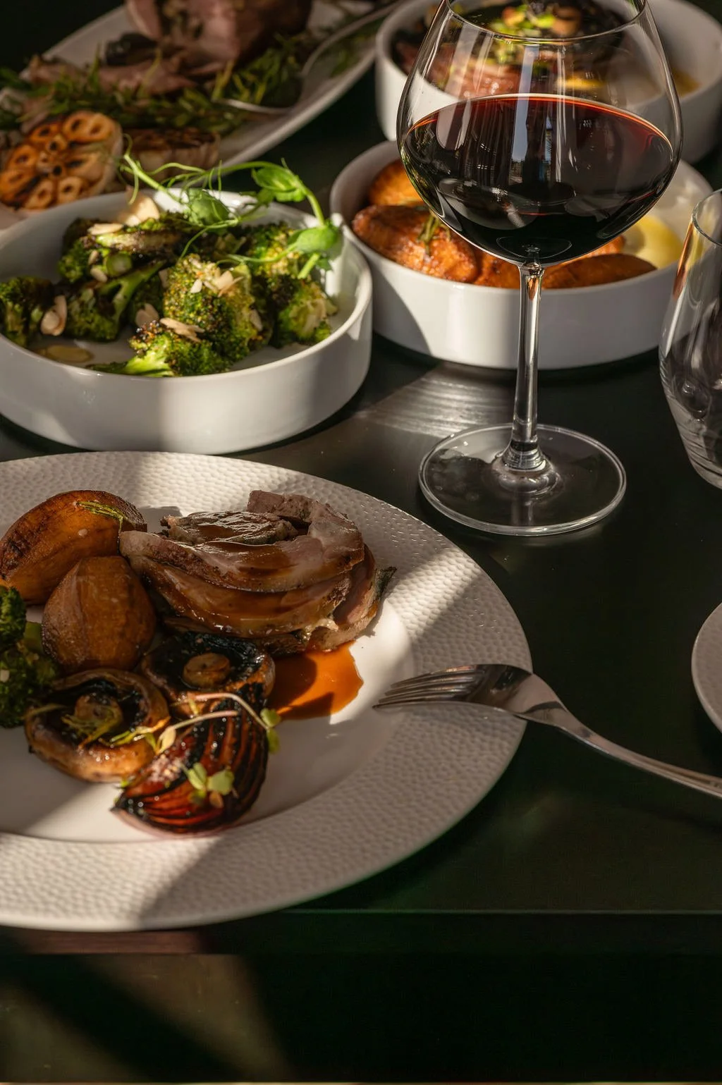palm-house-hotel-sunday-roast-red-wine.jpg