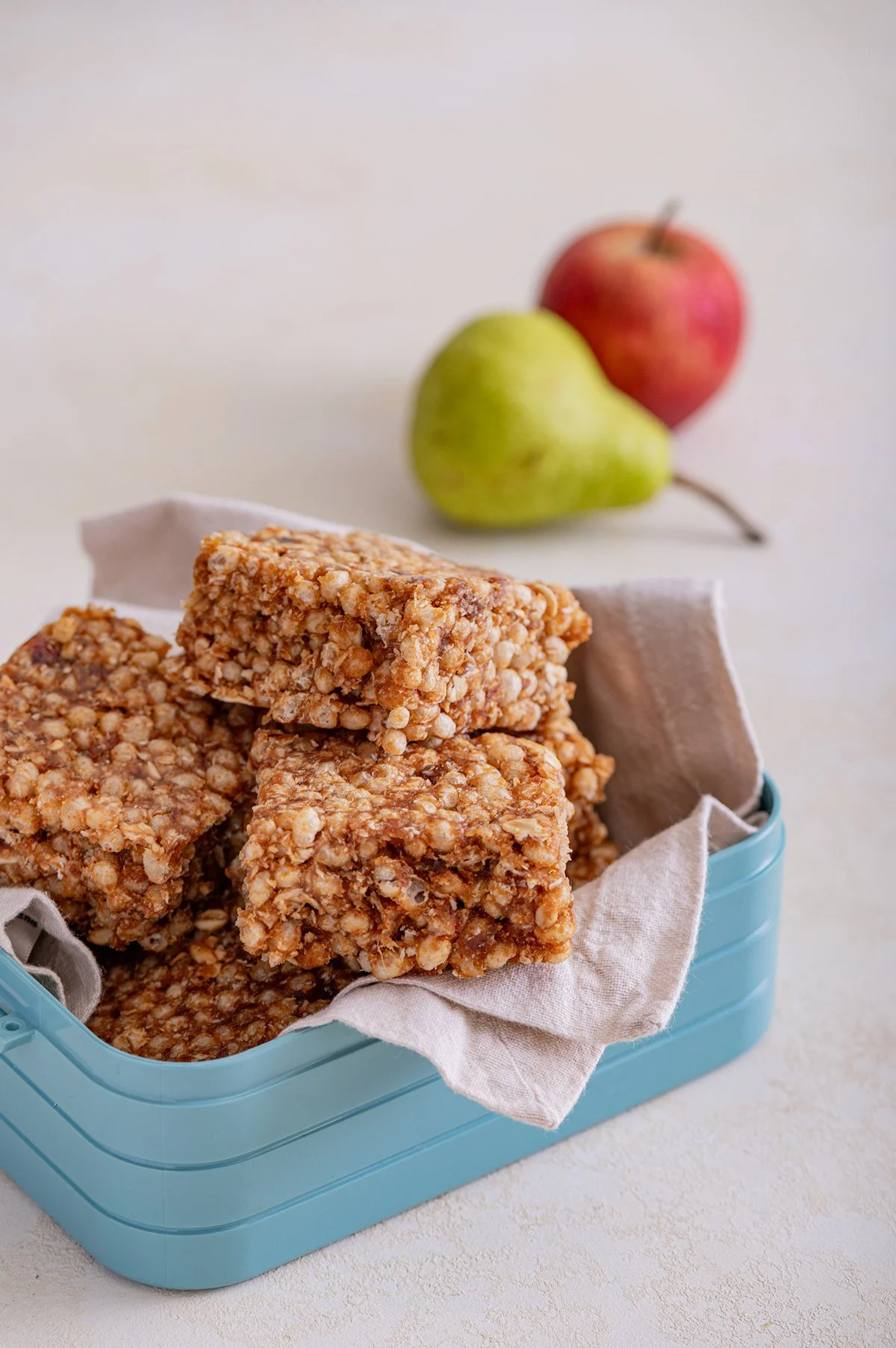homemade-granola-bars-lunchbox.jpg