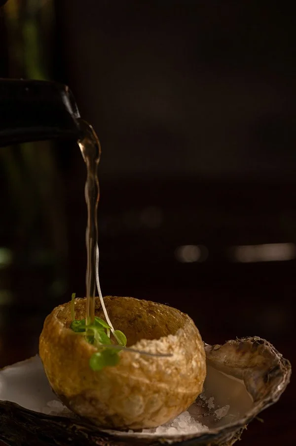 de-tafel-cape-town-fine-dining-pour.jpg