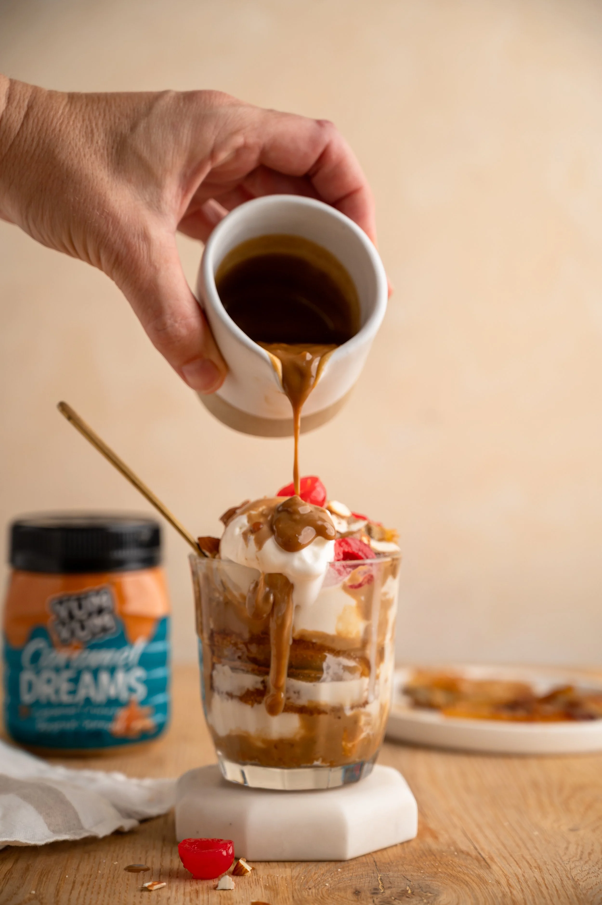yumyum-caramel-dreams-sundae-pour.jpg