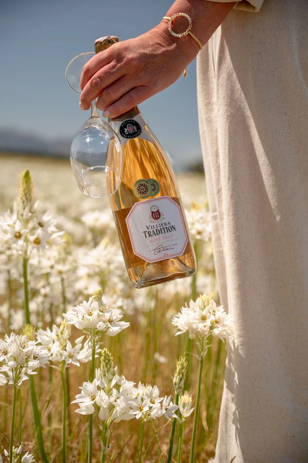 villiera-tradition-rose-brut-wildflower-field.jpg