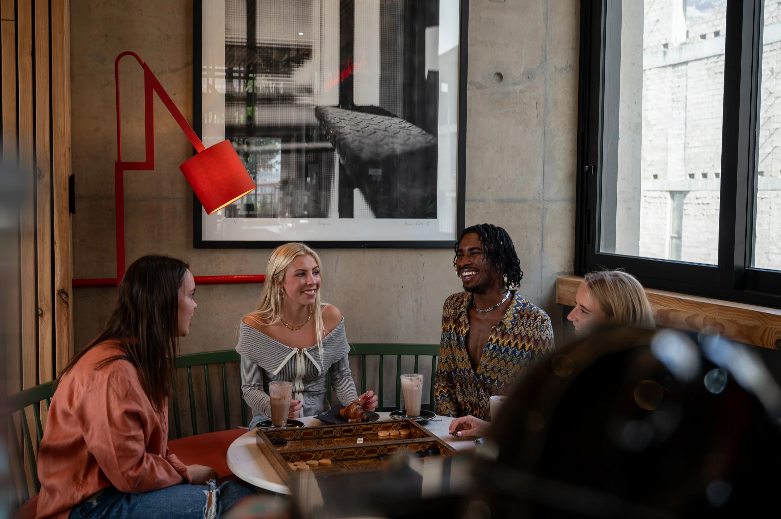 friends-backgammon-cafe-milkshakes.jpg