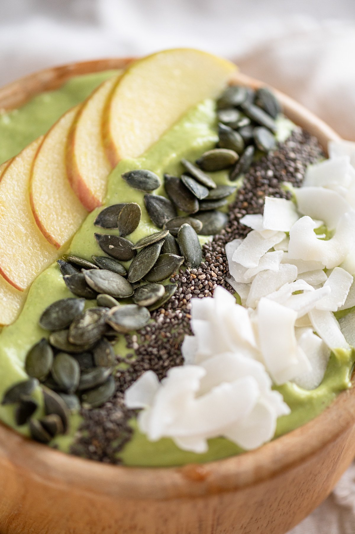 green-smoothie-bowl-apple-seeds-coconut.jpg