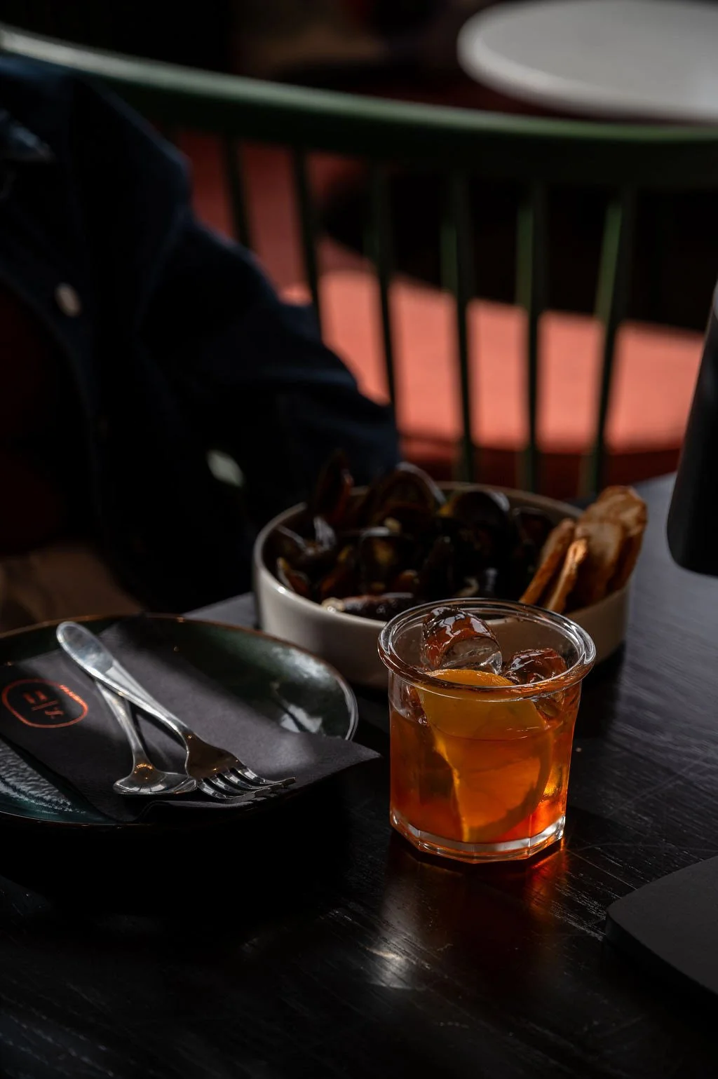 somewhere-nowhere-negroni-mussels-dark.jpg