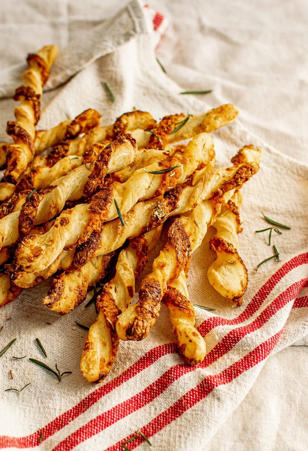 rosemary-parmesan-cheese-straws.jpg