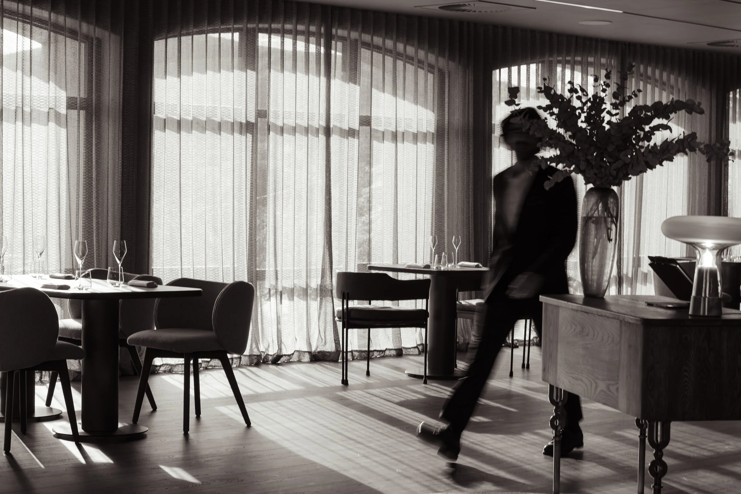 mertia-server-motion-blur-black-and-white.jpg