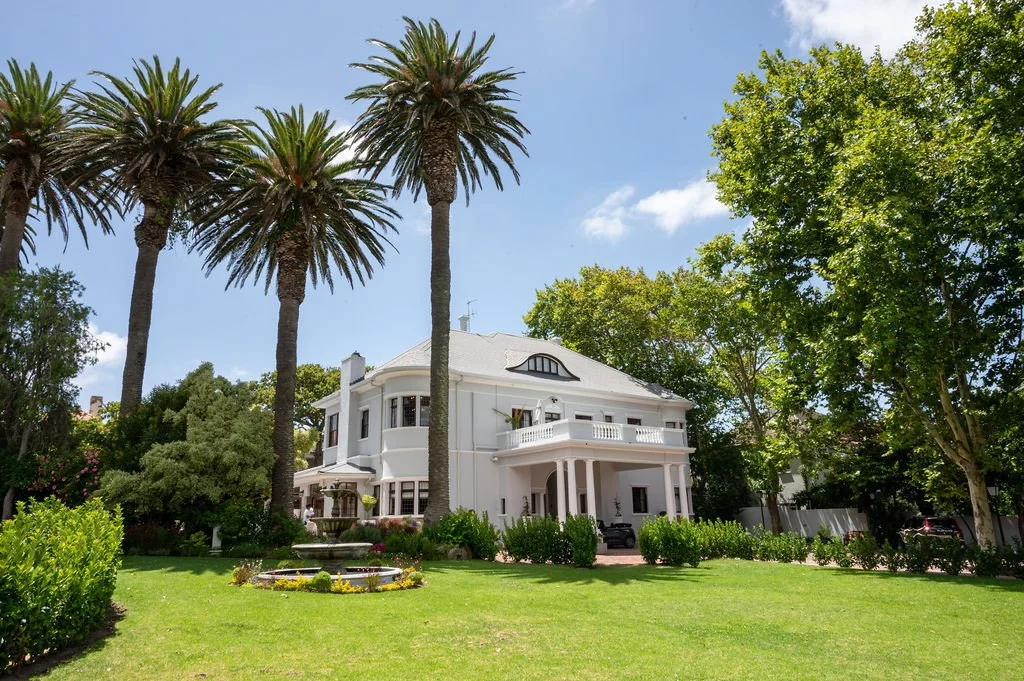 victorian-manor-garden-fountain-palms.jpg