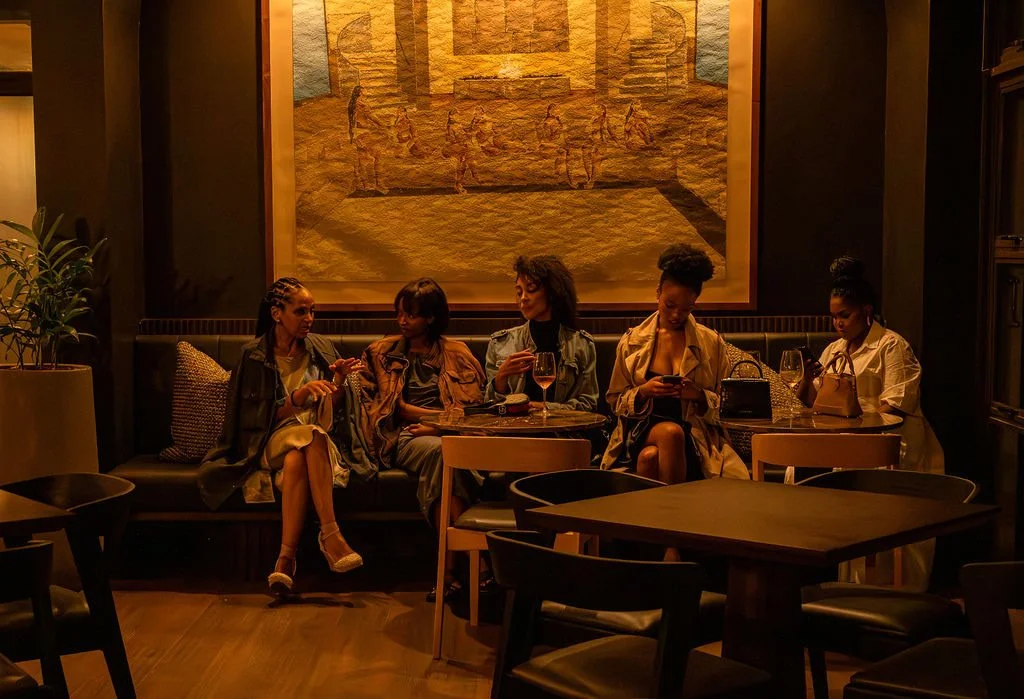 wilde-vy-lounge-guests-evening.jpg