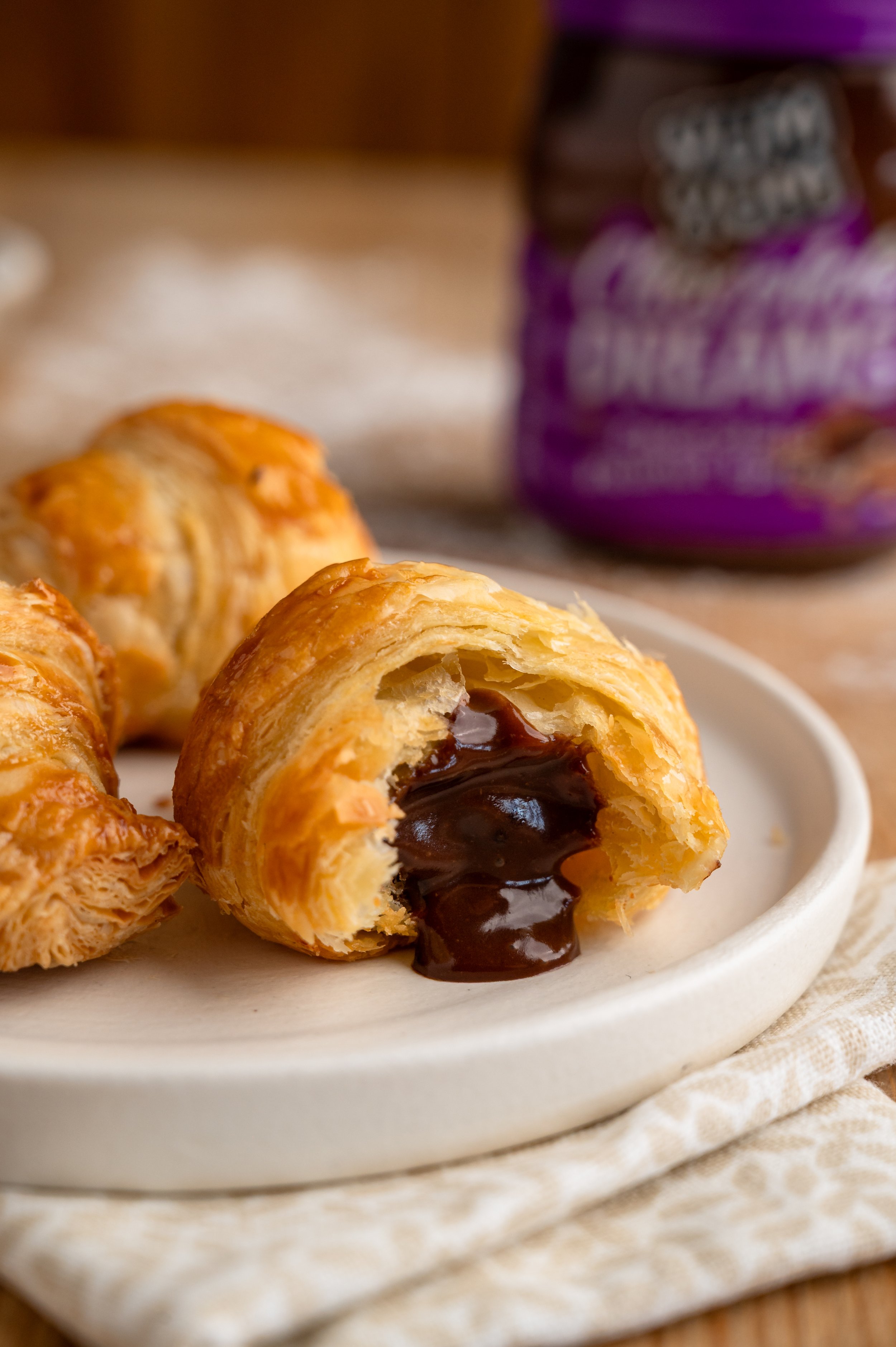 yumyum-chocolate-dreams-croissant-drip.jpg