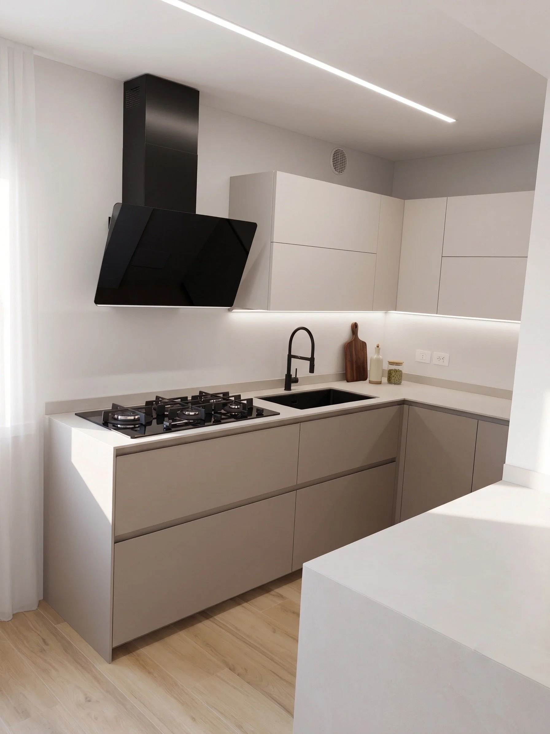 Cucina moderna con mobili chiari, piani di lavoro bianchi, lavabo nero, piano cottura a quattro fuochi, camino aspirante nero, e decorazioni minimaliste con taglieri e barattoli.