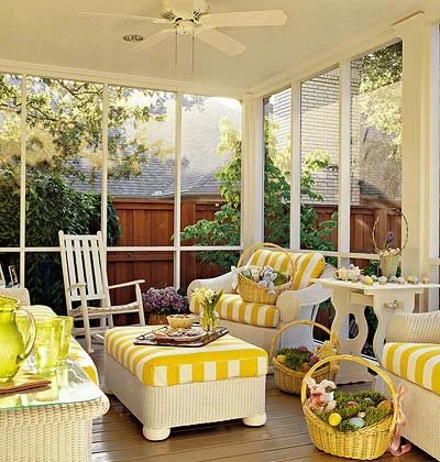 How to Decorate a Lanai