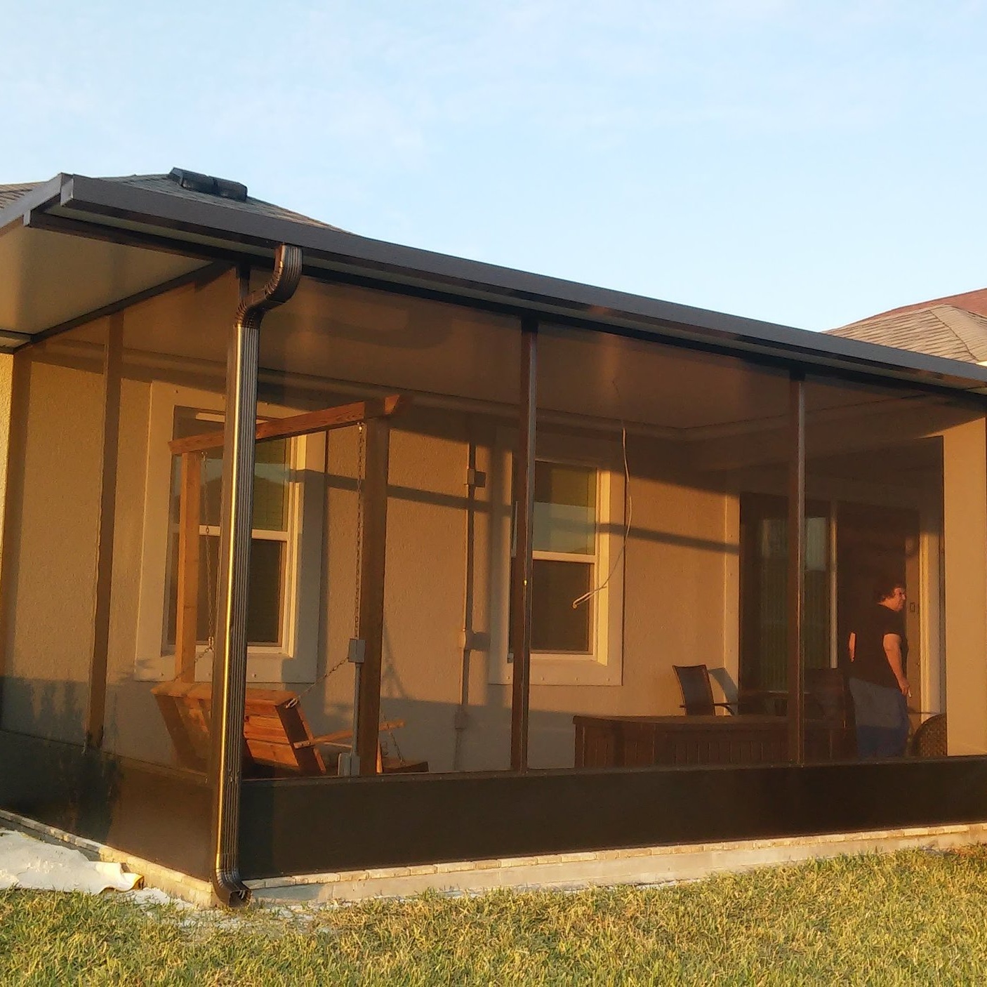 Considerations for Adding a Kickplate to Your Screened-in Patio
