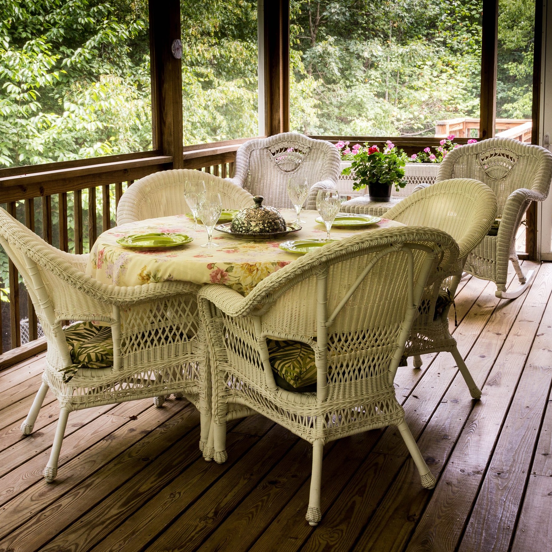 Should a Second Home or Rental Have a Screened-in Porch?