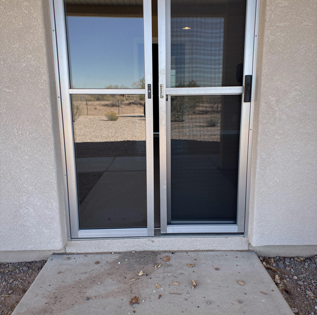 Why Your Lanai Screen Door Won't Close Right Anymore