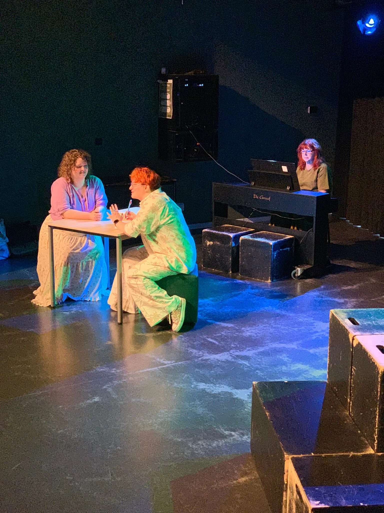 Scene foto voorstelling 'Bel me als je thuis bent', Amber van Weerd.