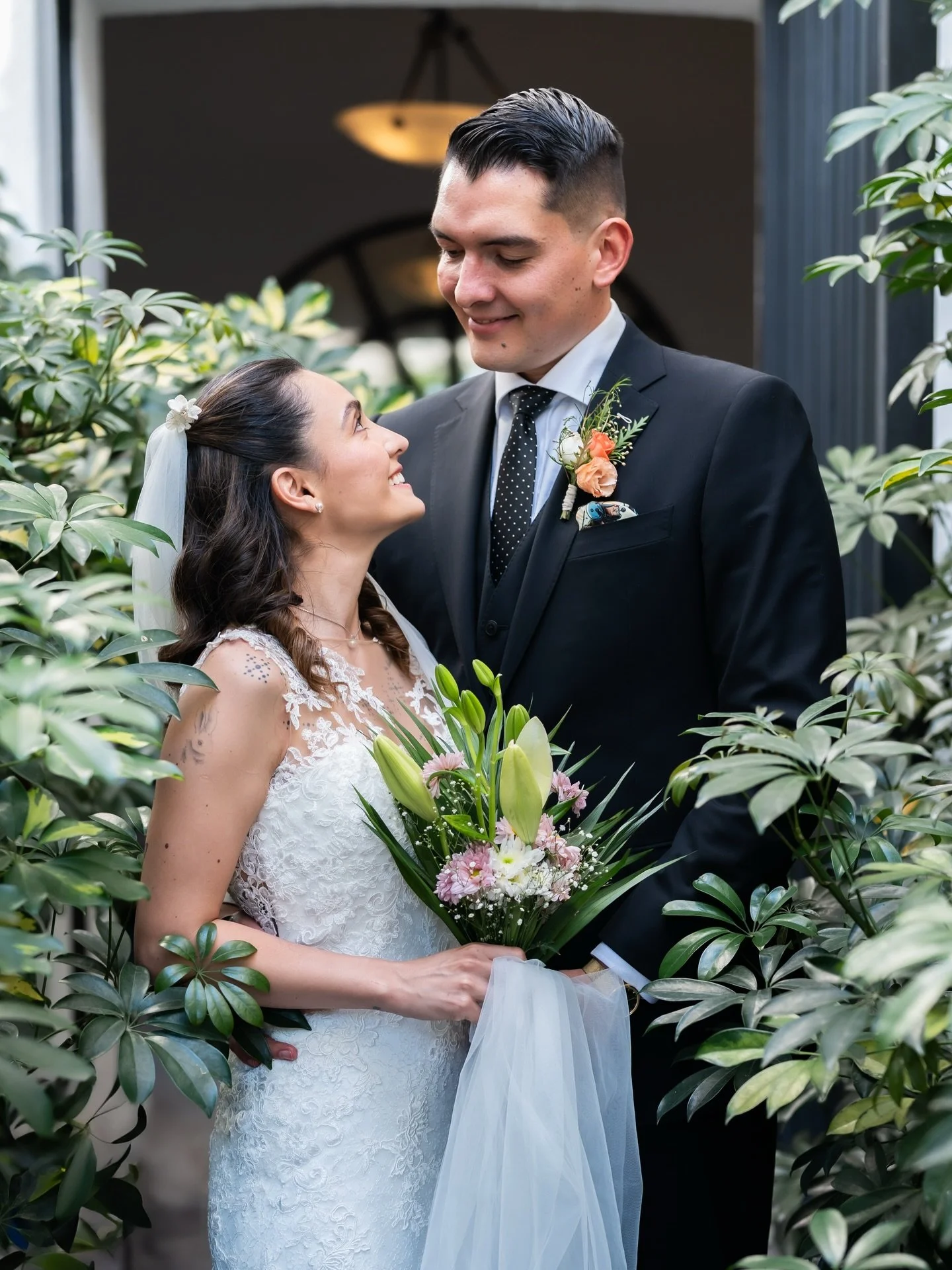 &iexcl;Felicidades!🍾 
El traje a la medida que creamos para ti fue un placer, pero ver como brillaste en tu boda es el verdadero premio Muchas gracias por la confianza ✨
&mdash;&mdash;&mdash;&mdash; 
Hecho a la medida y especificaciones seleccionada