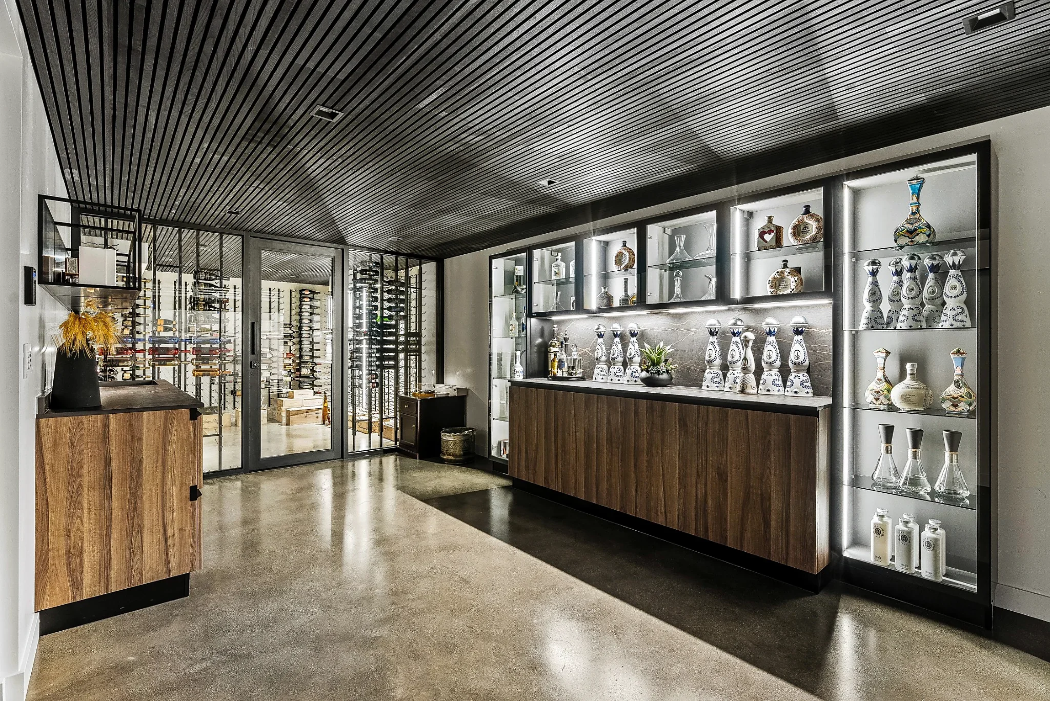 19-the-palms-monte-sereno-wine-room-bar.webp
